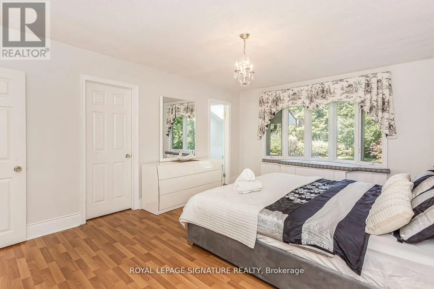 383 MAPLEHURST AVENUE