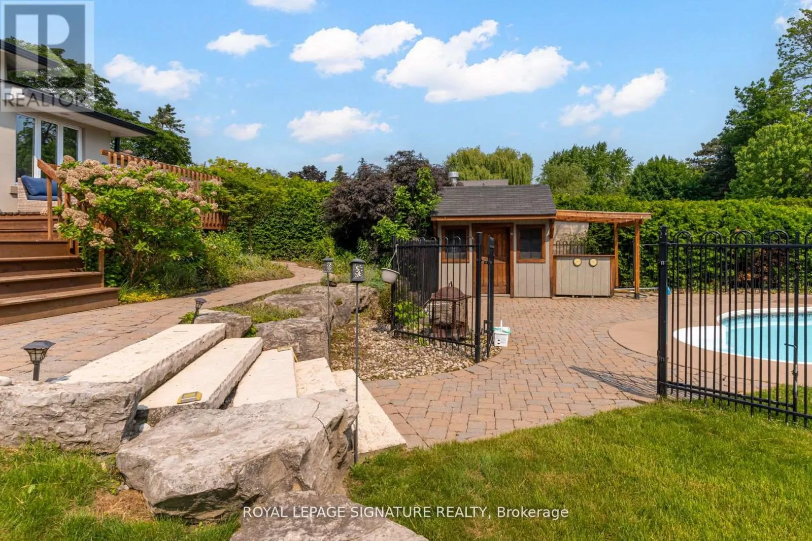 383 MAPLEHURST AVENUE
