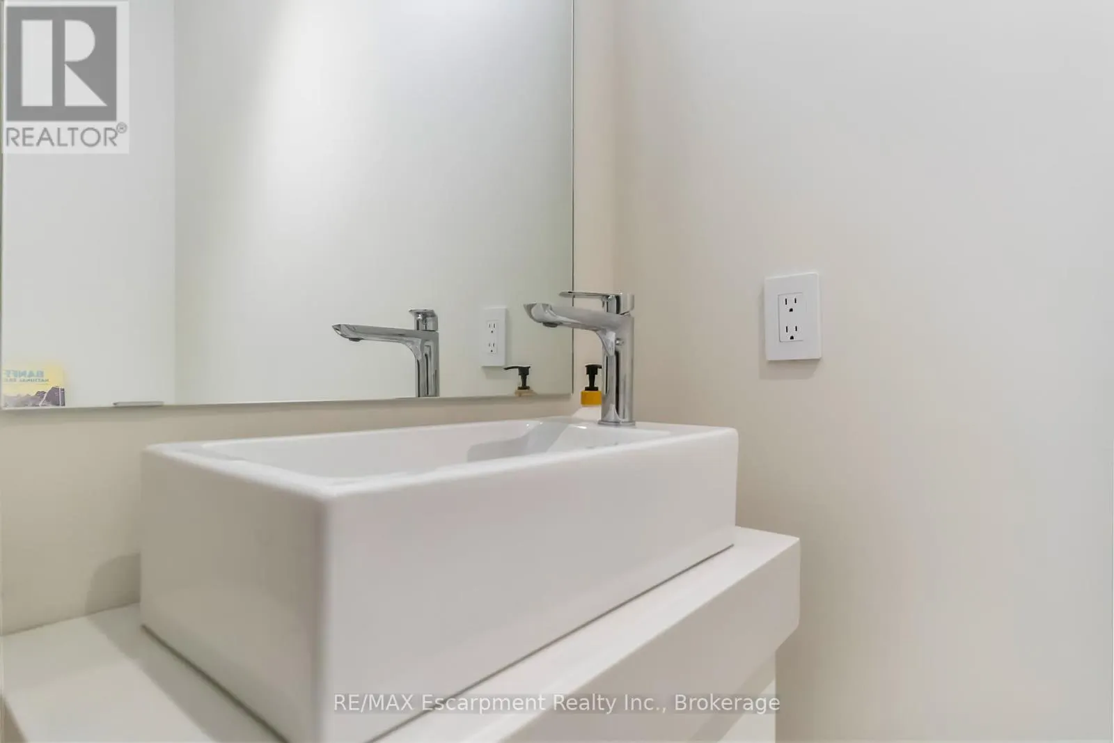 205 - 123 MAURICE DRIVE, #205