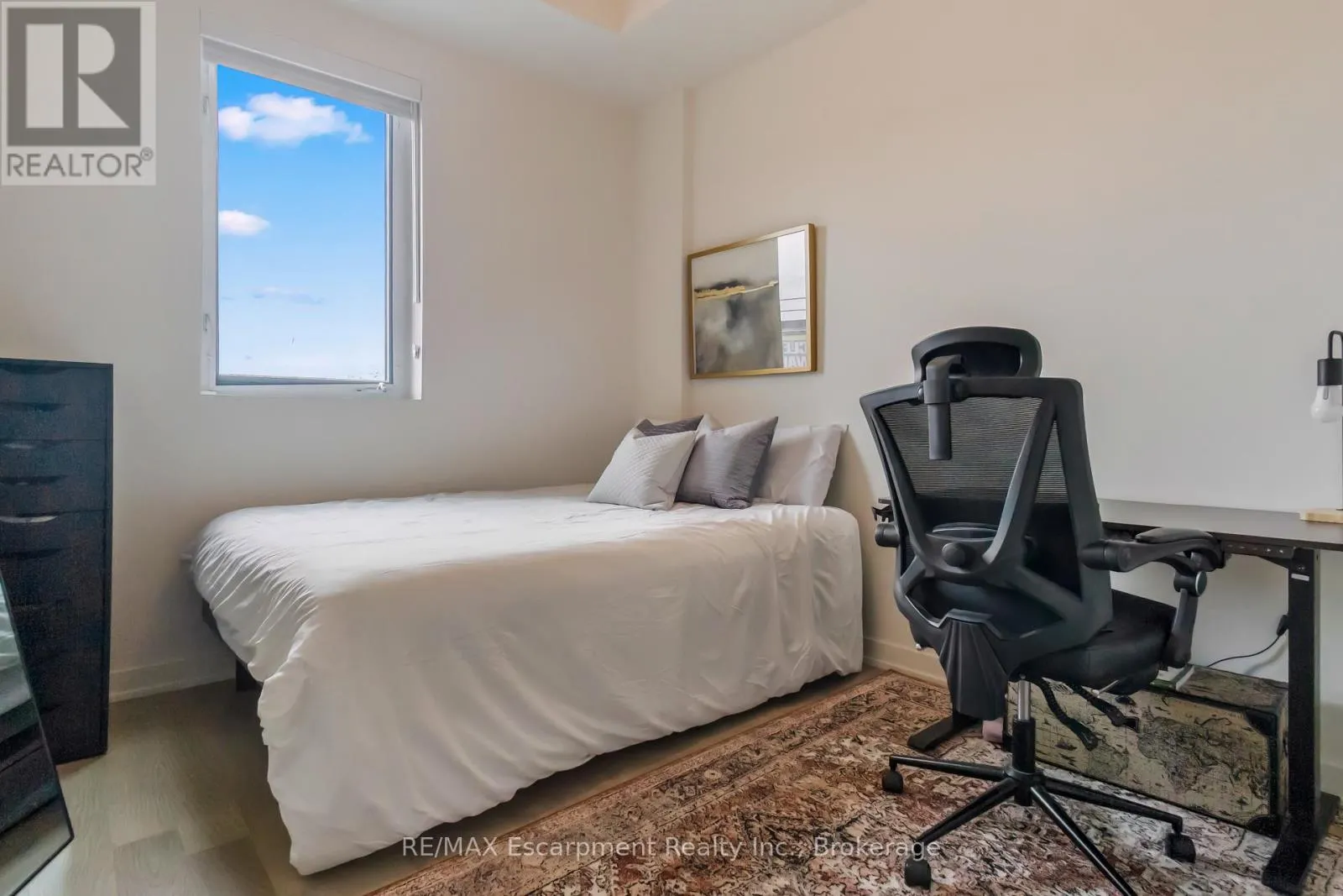 205 - 123 MAURICE DRIVE, #205