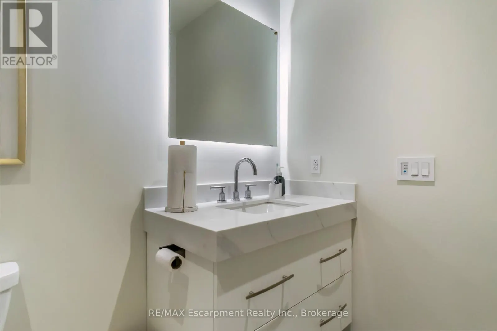 205 - 123 MAURICE DRIVE, #205