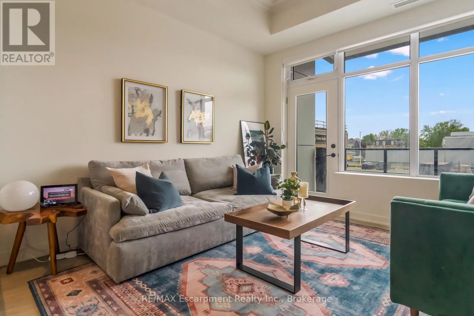205 - 123 MAURICE DRIVE, #205
