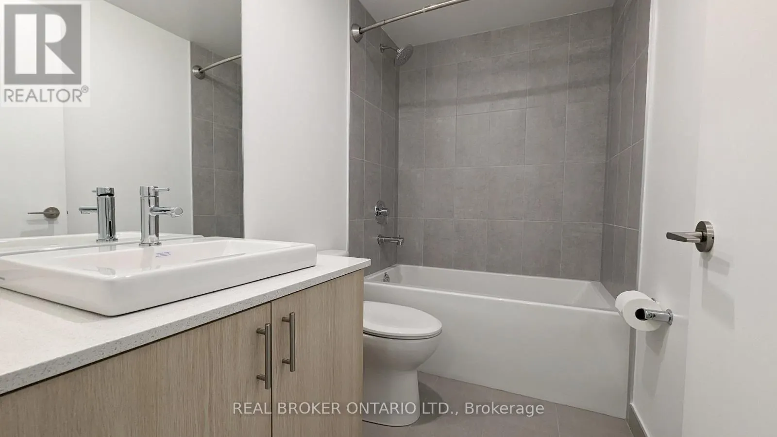 515 - 1195 THE QUEENSWAY