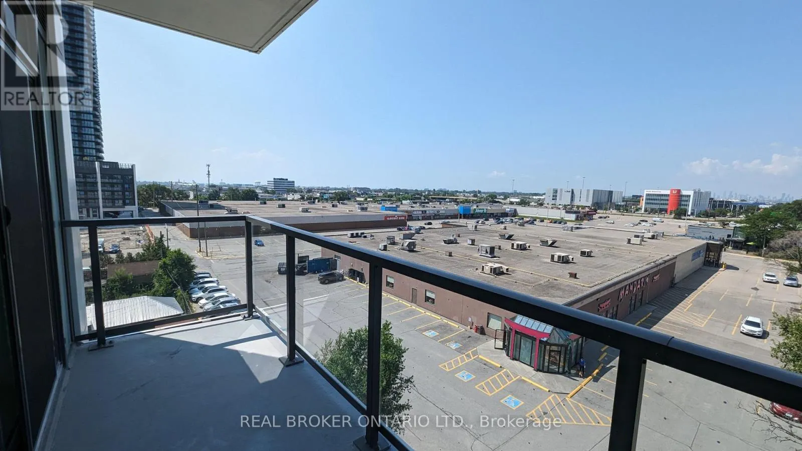 515 - 1195 THE QUEENSWAY