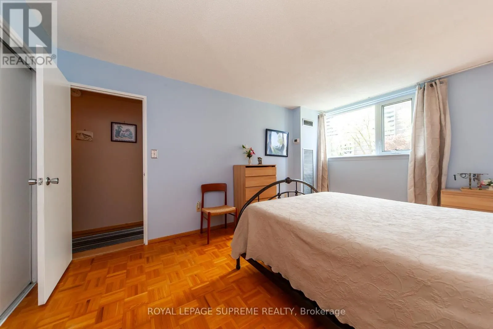 205 - 270 SCARLETT ROAD