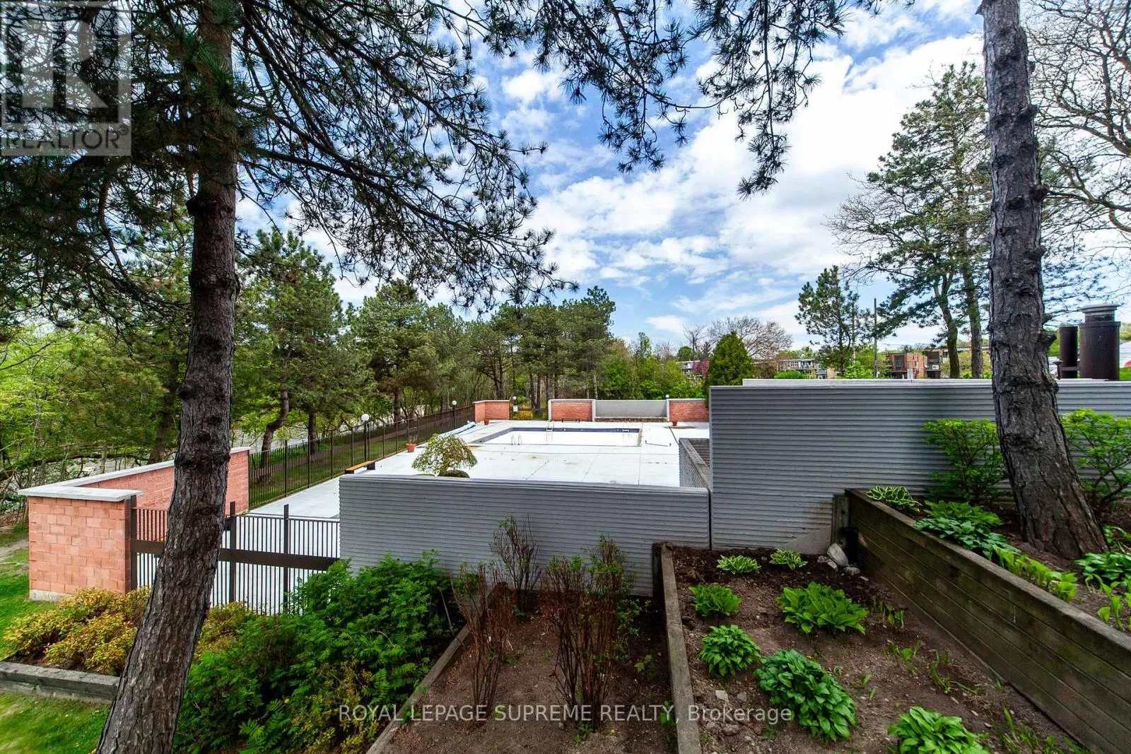 205 - 270 SCARLETT ROAD