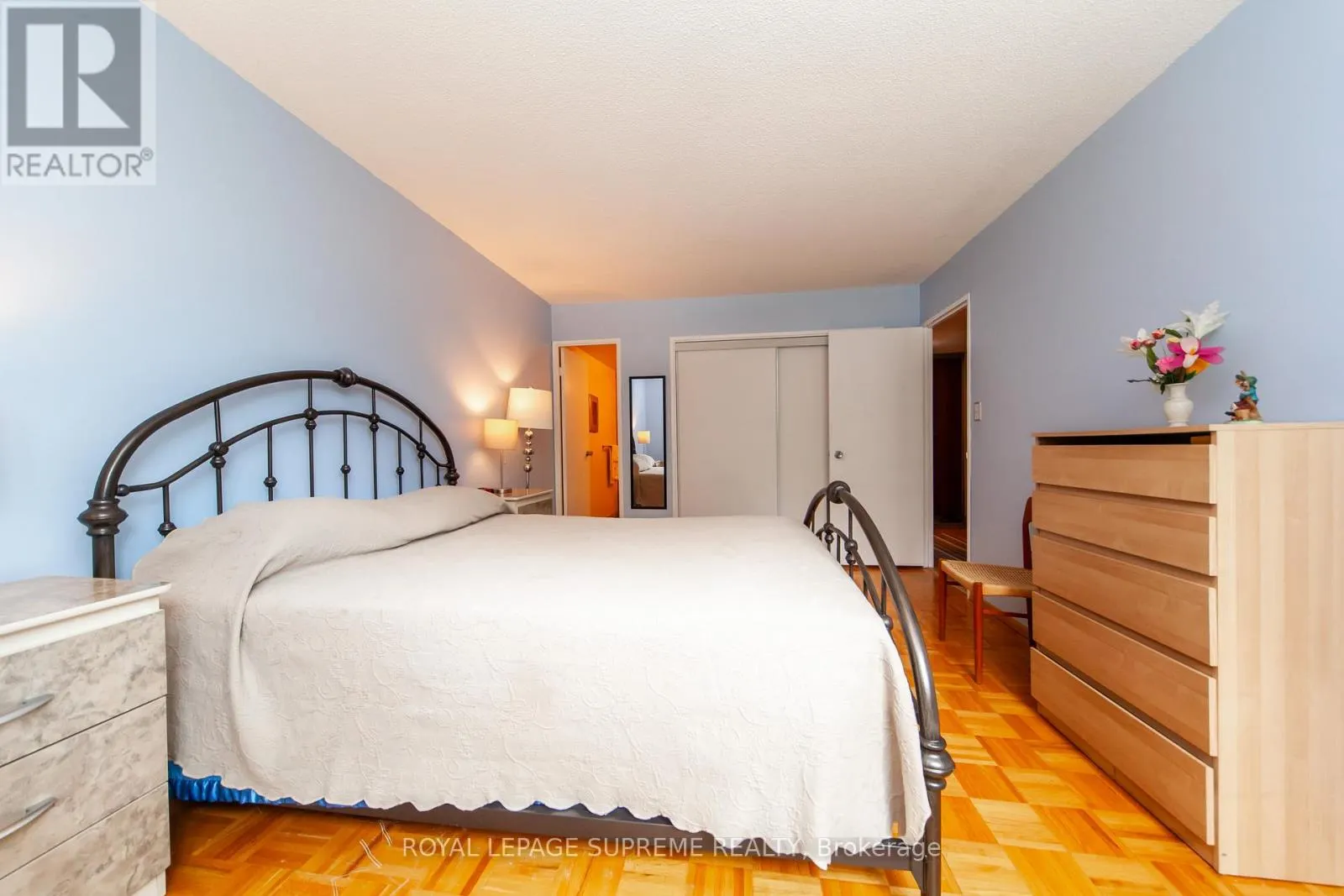 205 - 270 SCARLETT ROAD