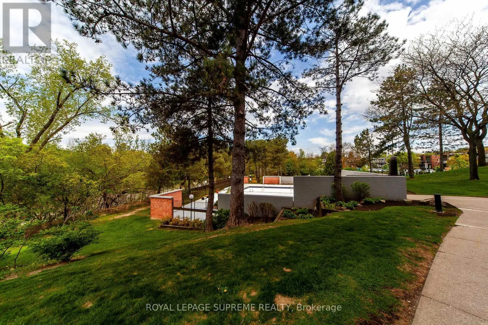 205 - 270 SCARLETT ROAD