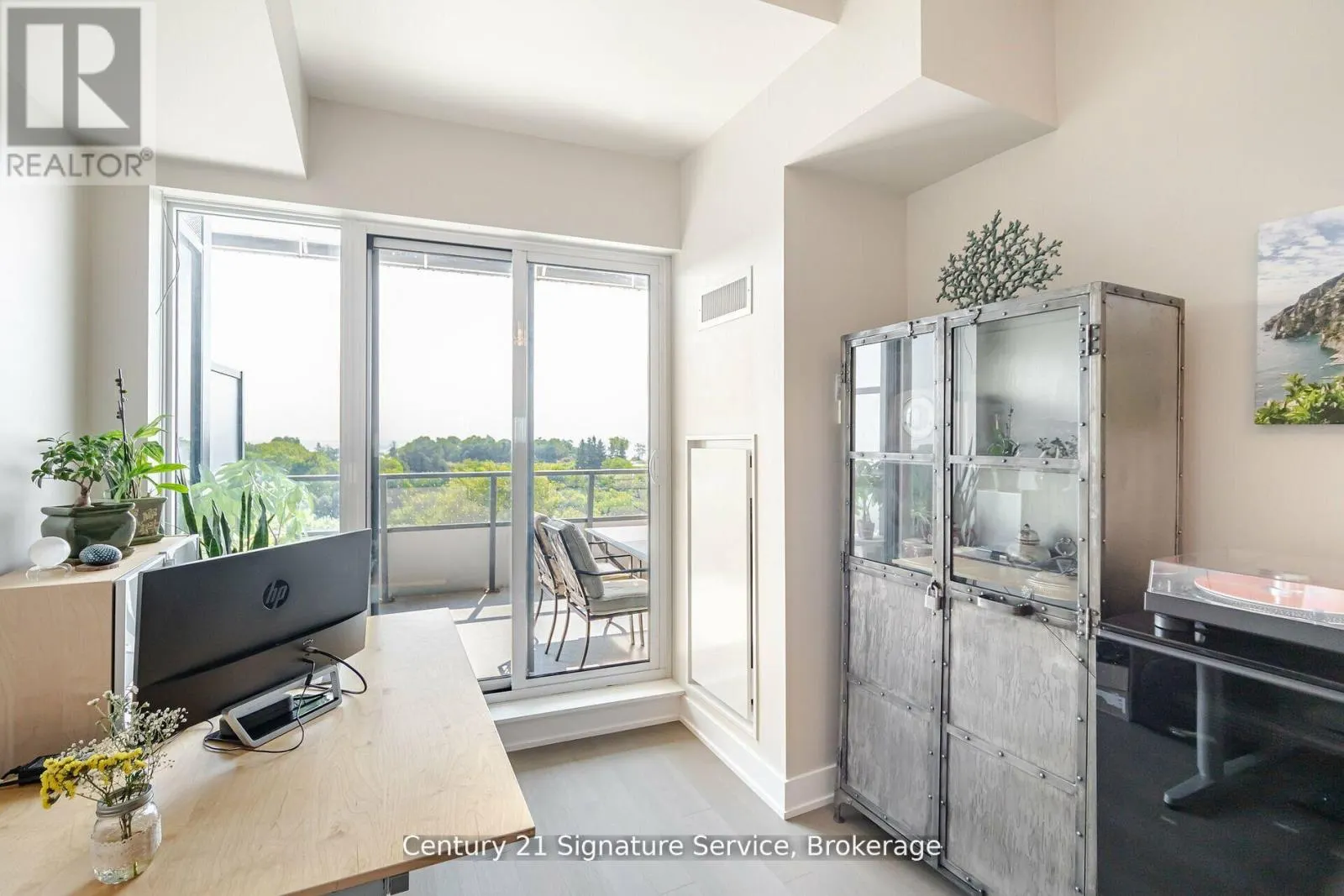 312 - 20 SHORE BREEZE DRIVE