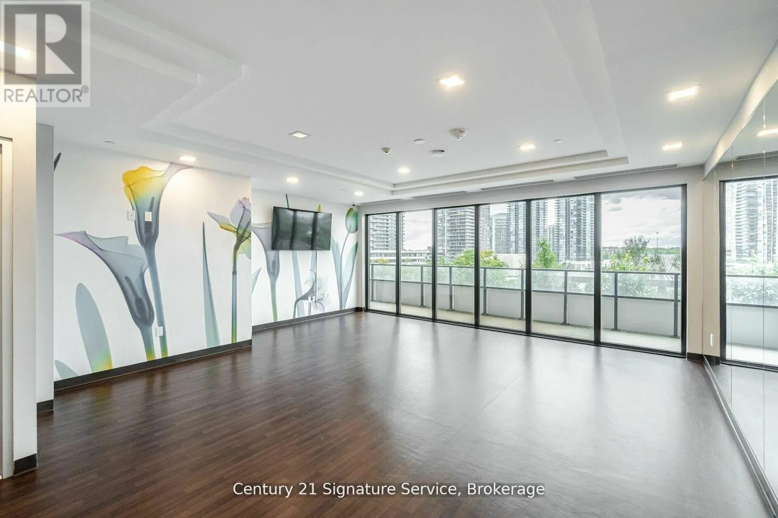 312 - 20 SHORE BREEZE DRIVE