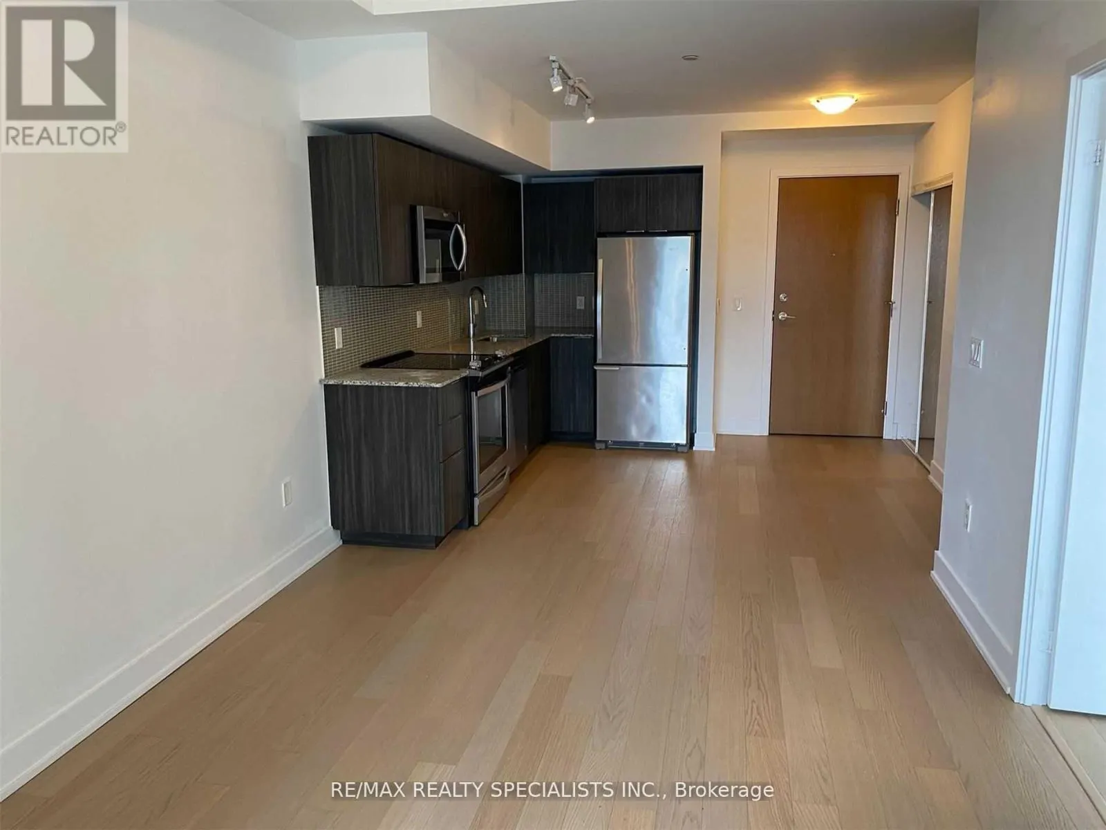 404 - 20 SHORE BREEZE DRIVE