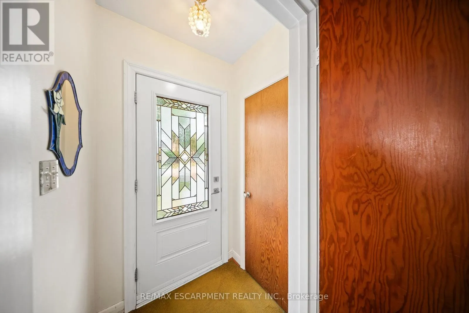 16 NORTHAMPTON DRIVE