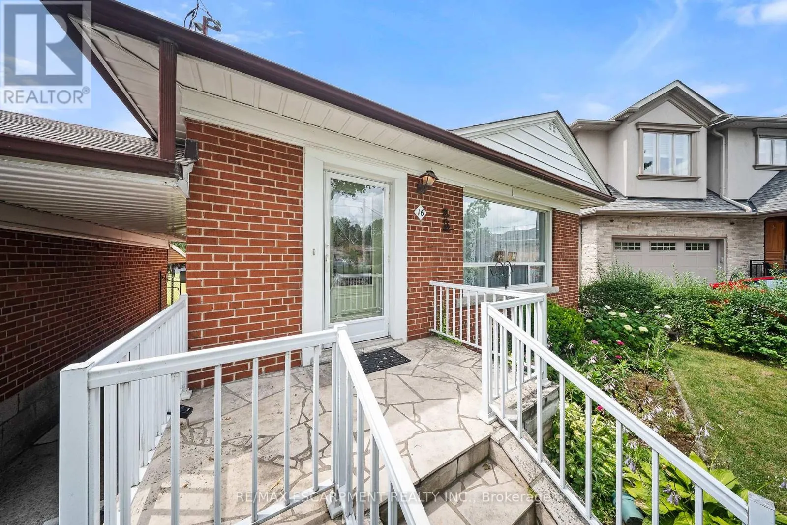 16 NORTHAMPTON DRIVE
