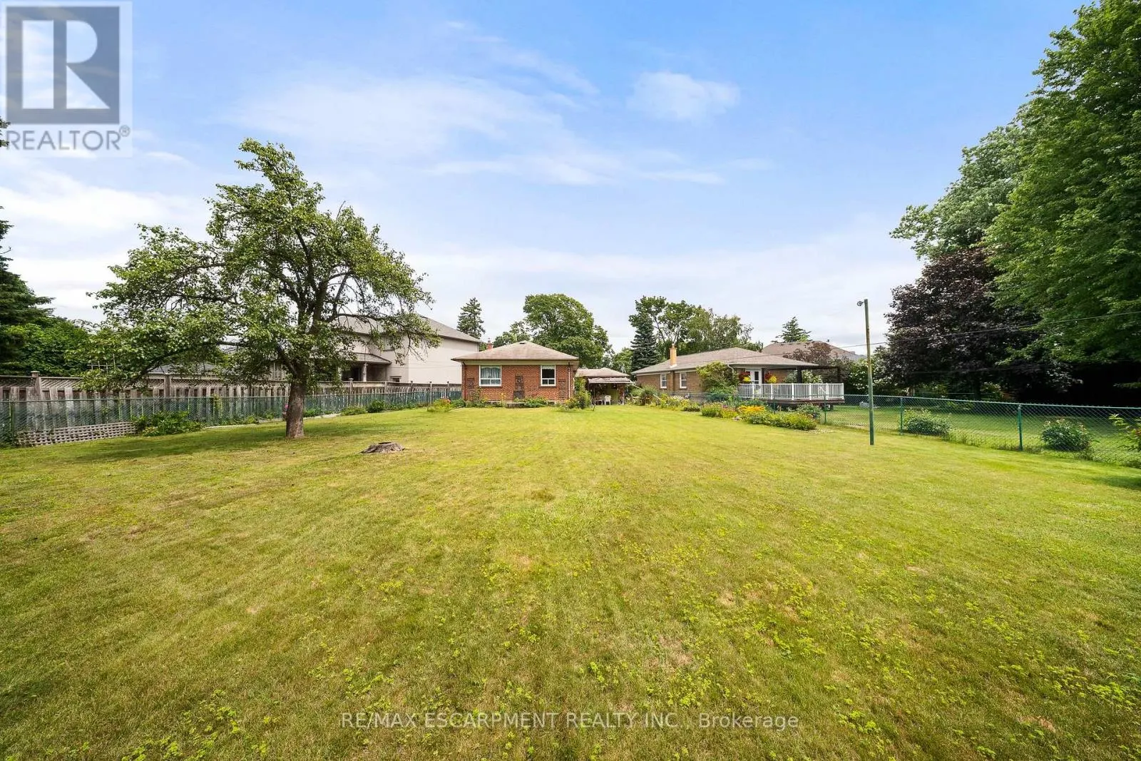 16 NORTHAMPTON DRIVE