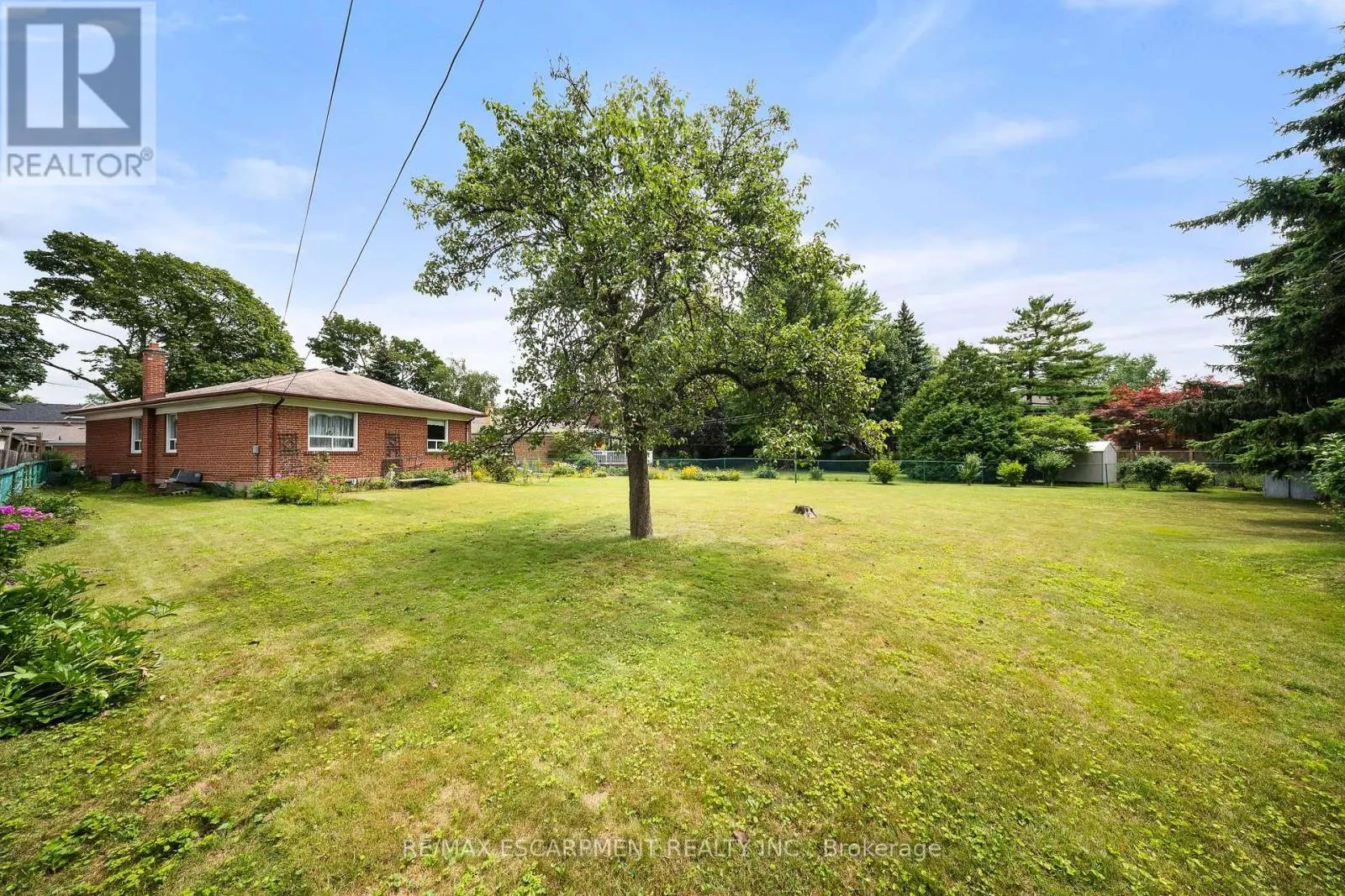 16 NORTHAMPTON DRIVE