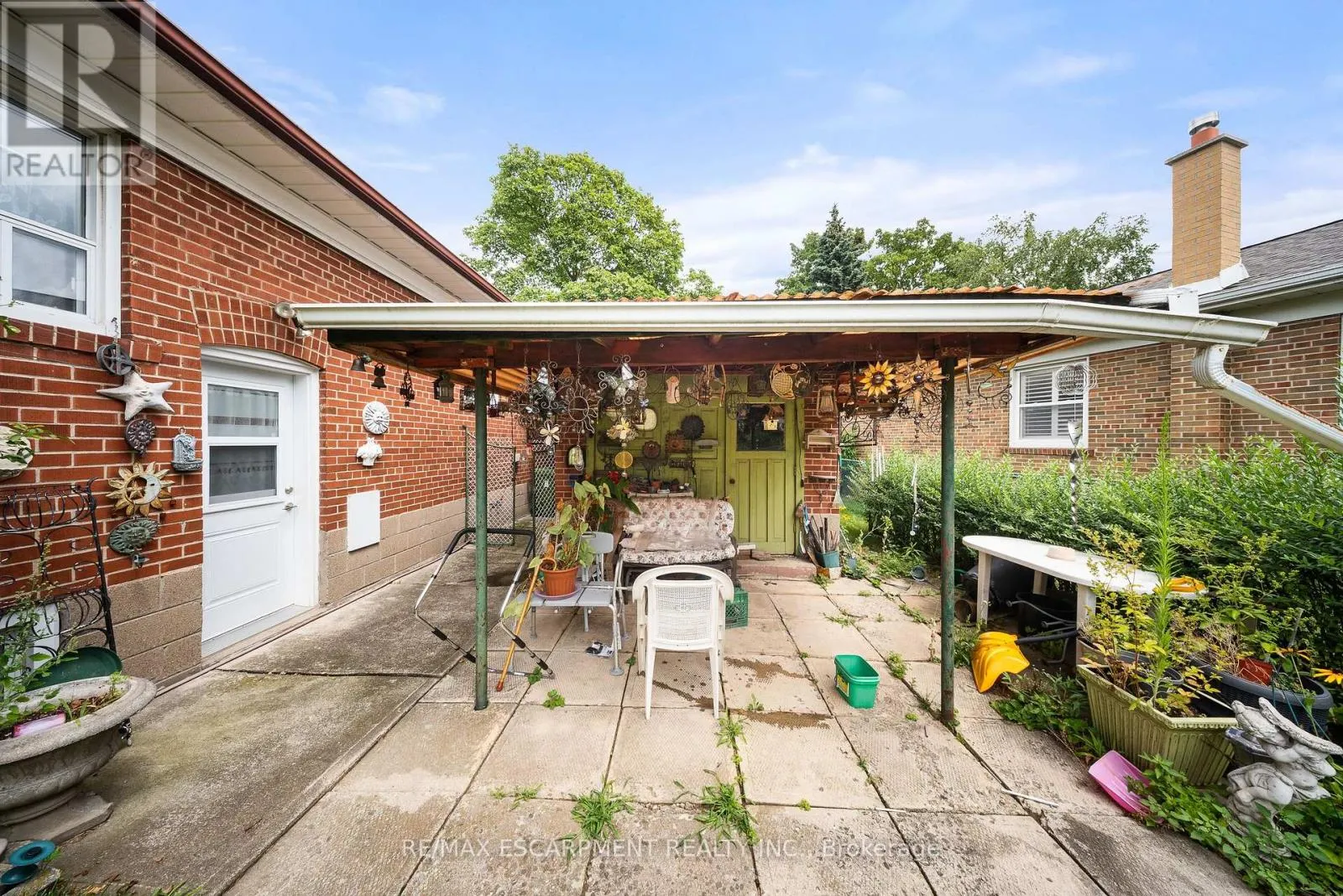 16 NORTHAMPTON DRIVE
