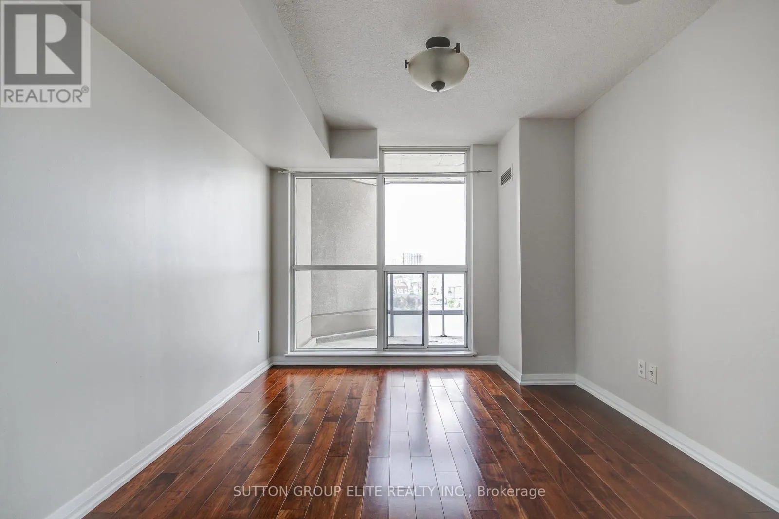 1106 - 220 FORUM DRIVE