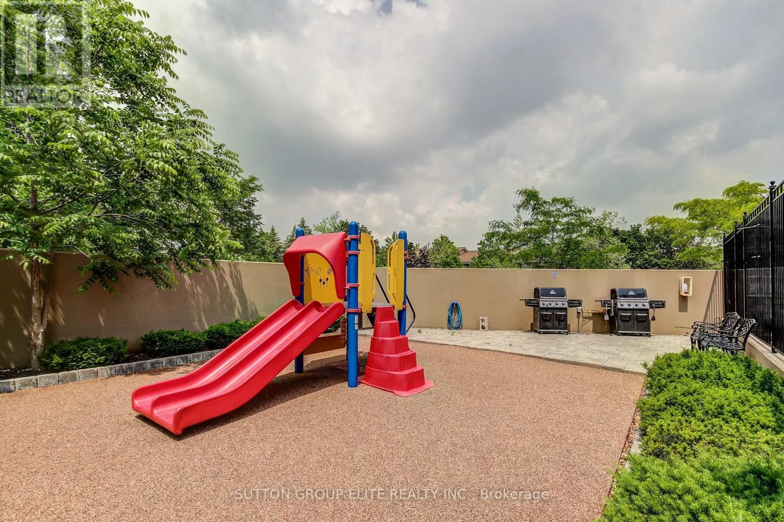 1106 - 220 FORUM DRIVE