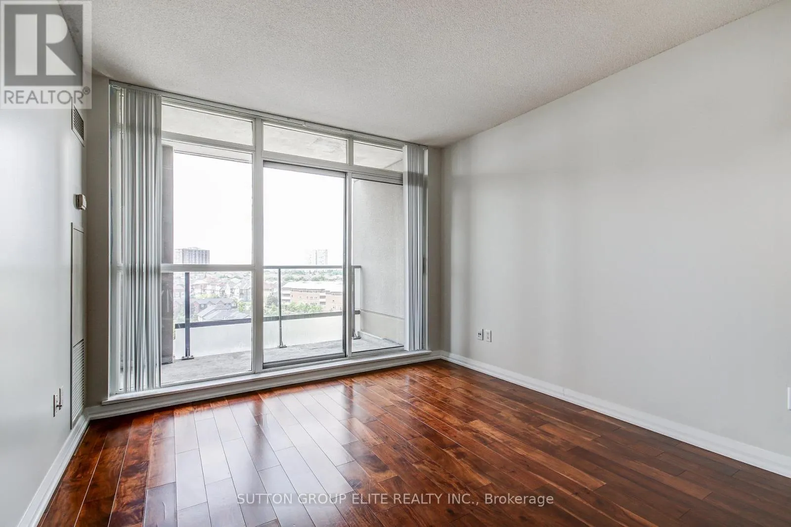 1106 - 220 FORUM DRIVE