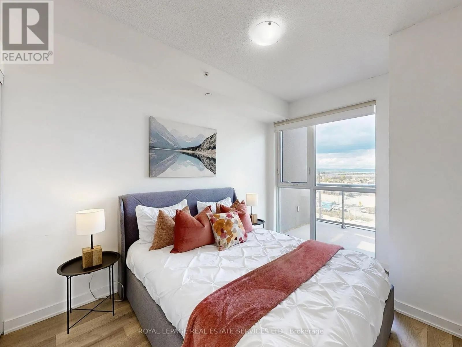 625A - 5230 DUNDAS STREET