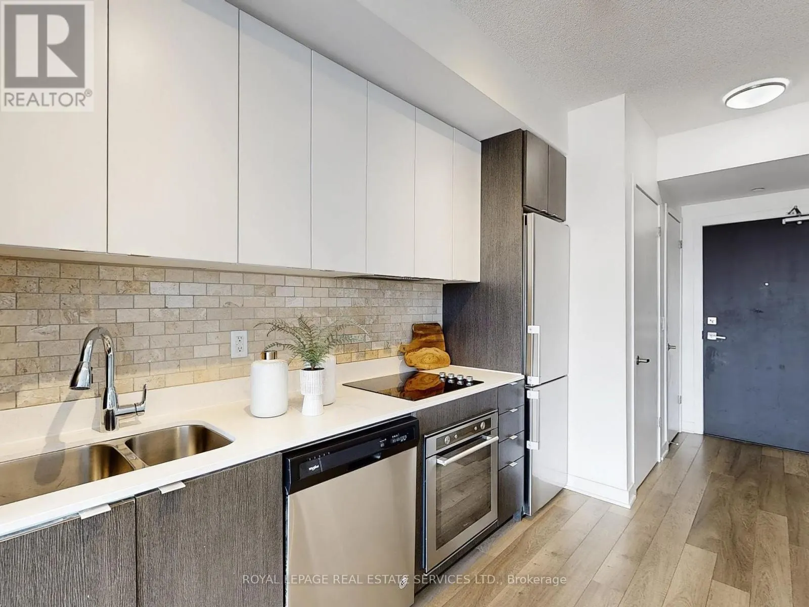 625A - 5230 DUNDAS STREET