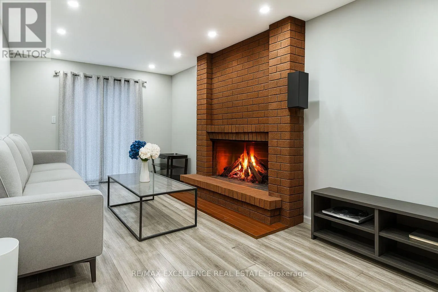 280 HANSEN ROAD N