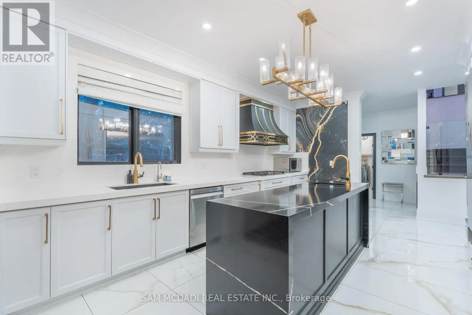 1540 MISSISSAUGA ROAD