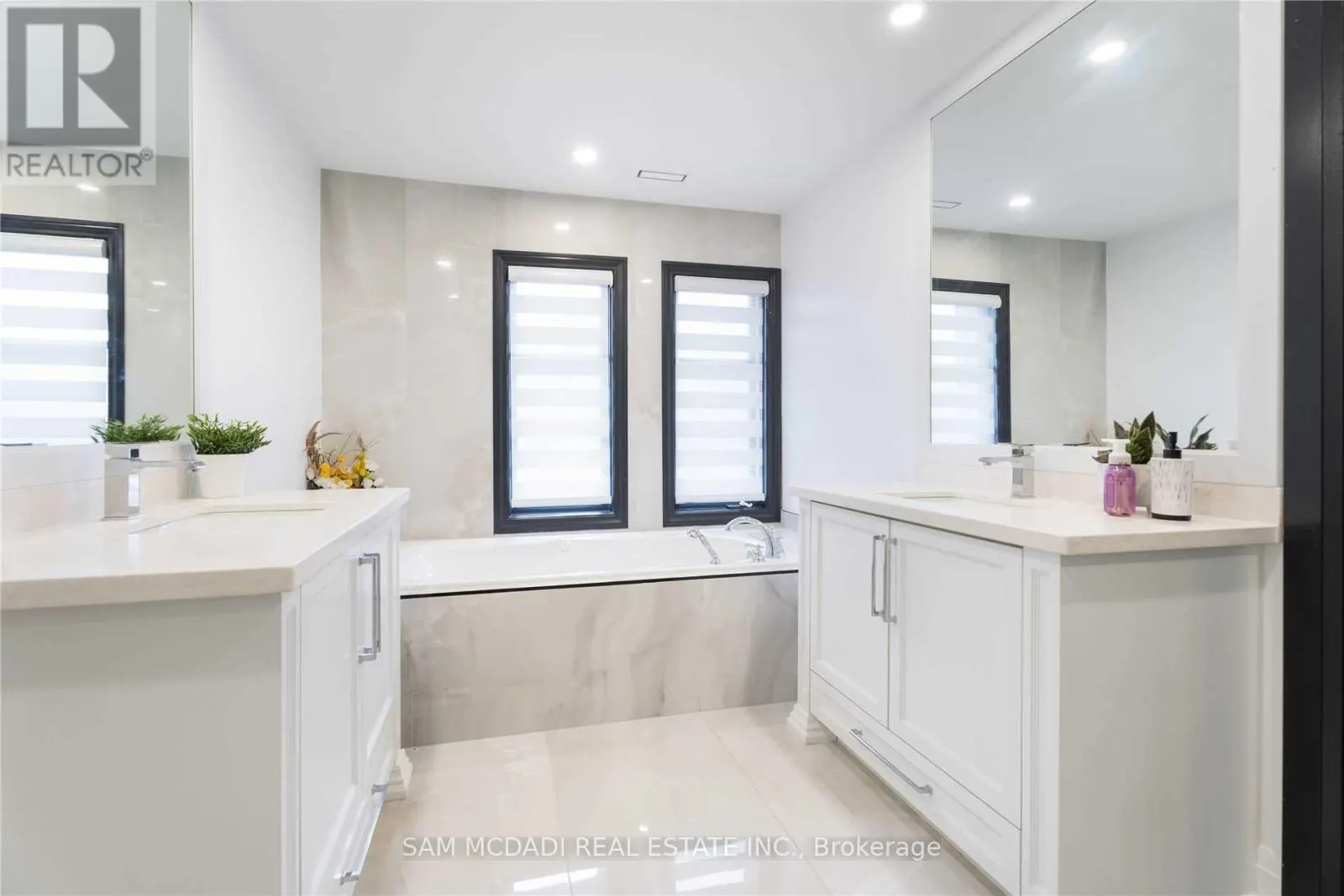 1540 MISSISSAUGA ROAD