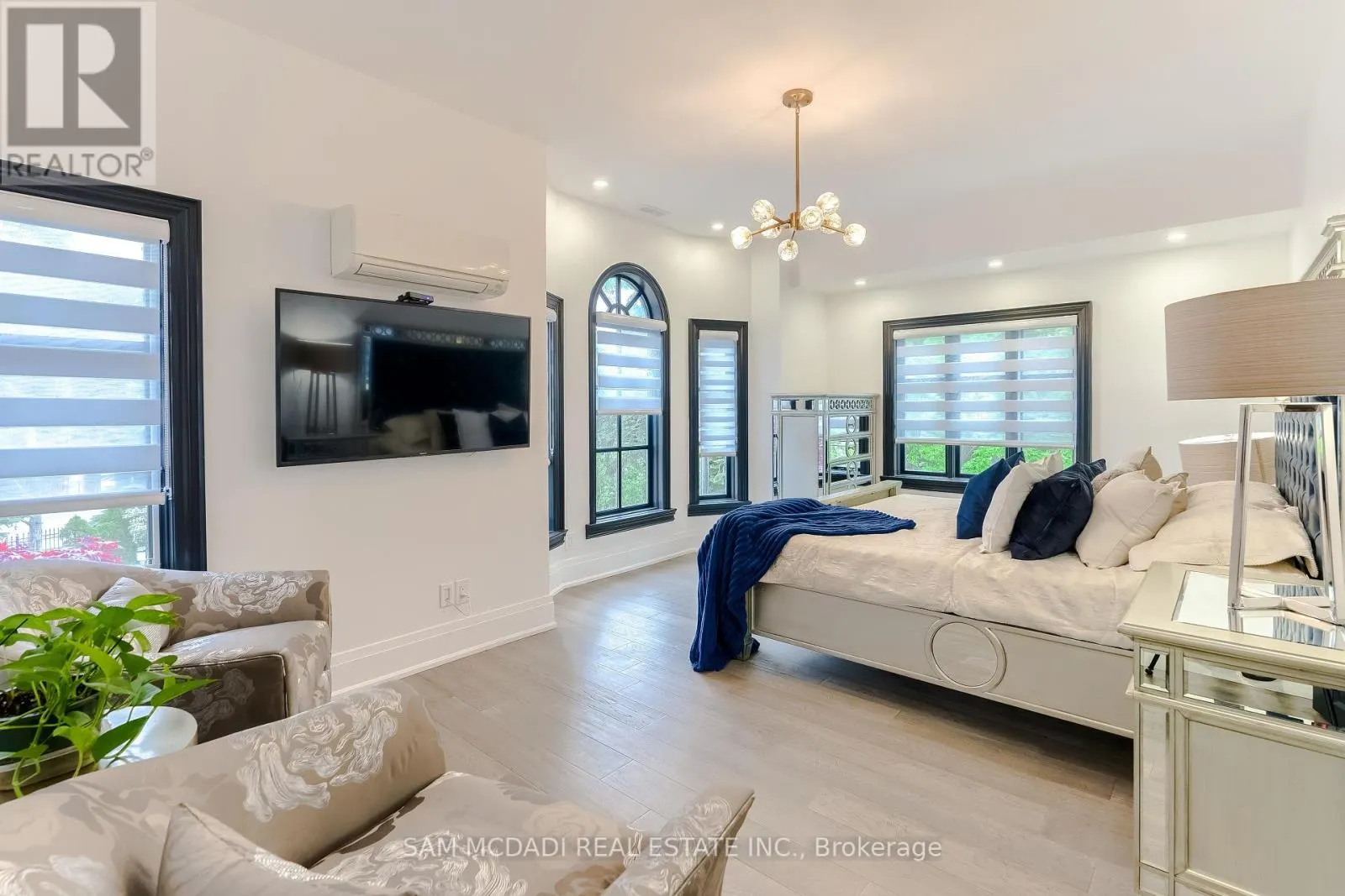 1540 MISSISSAUGA ROAD