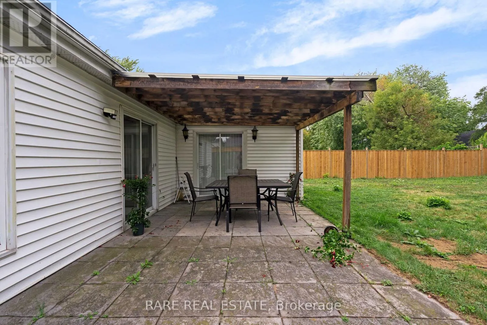 2073 LEIGHLAND ROAD
