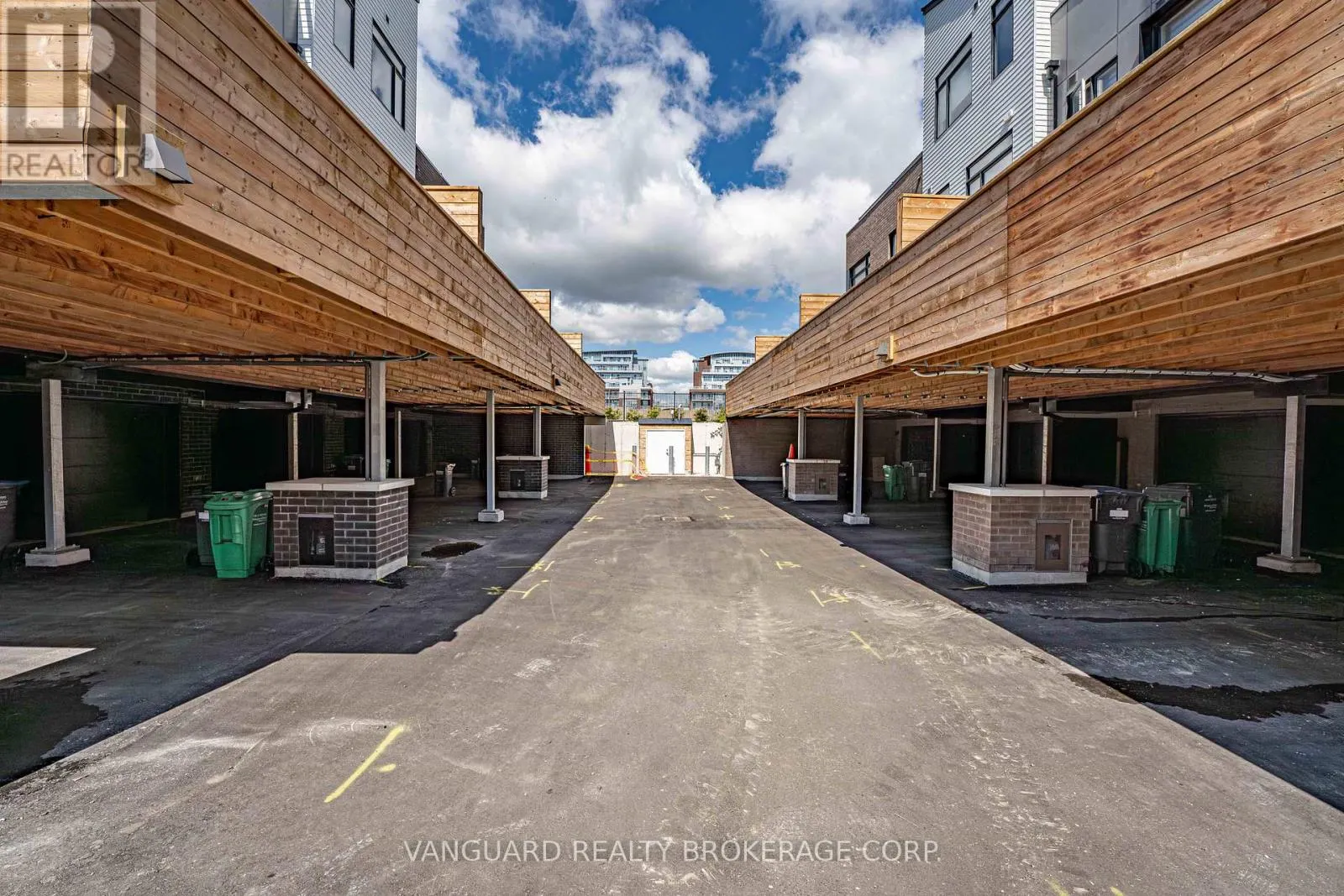 21 - 15 LOU PARSONS WAY