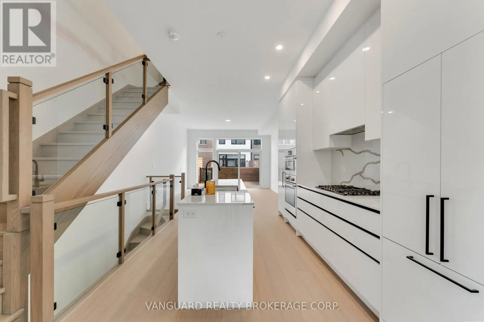 21 - 15 LOU PARSONS WAY