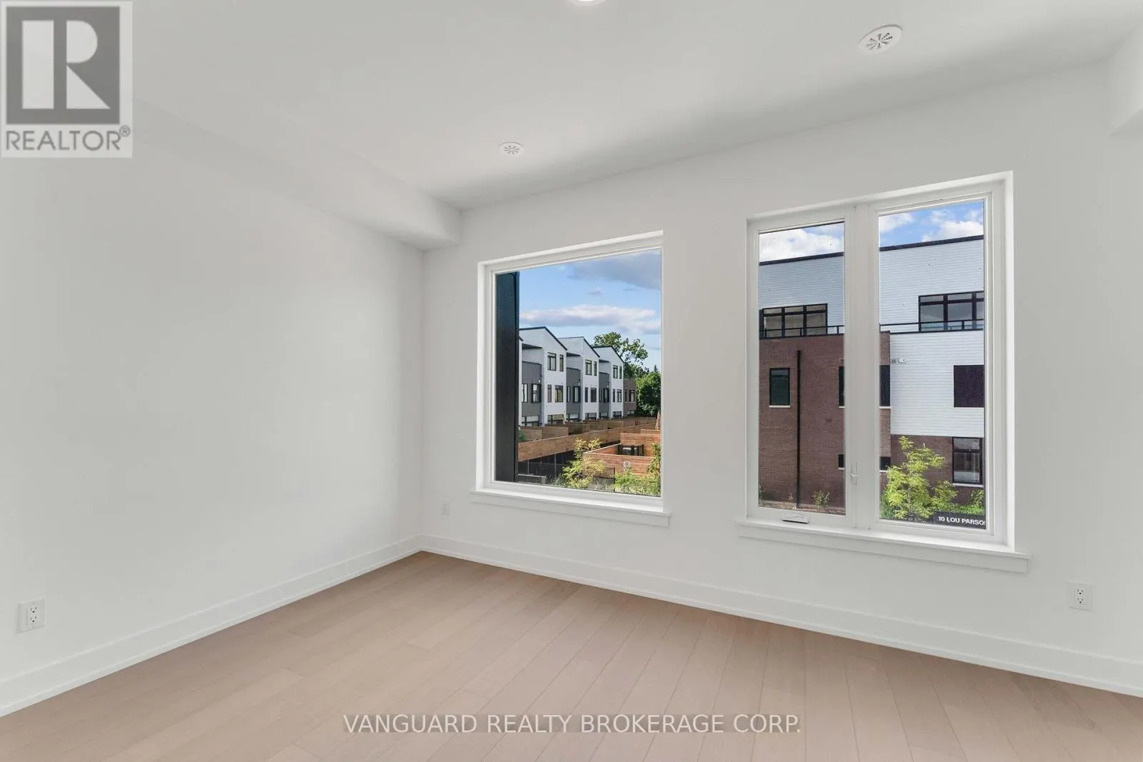 21 - 15 LOU PARSONS WAY