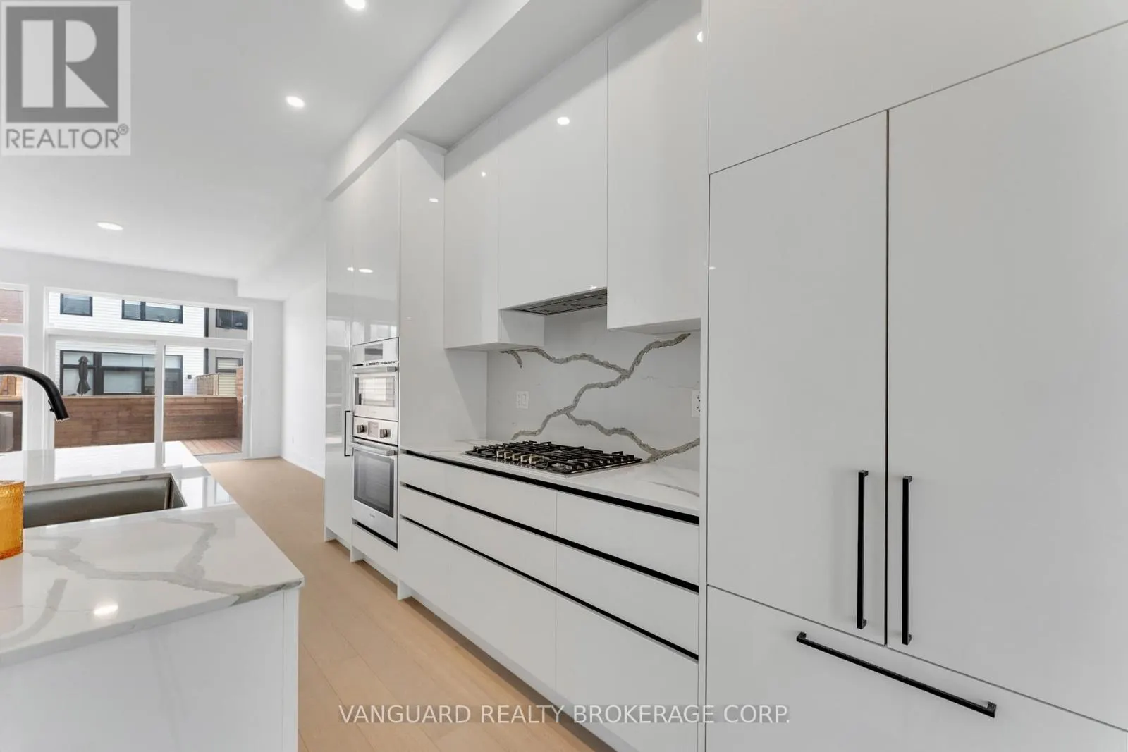 21 - 15 LOU PARSONS WAY