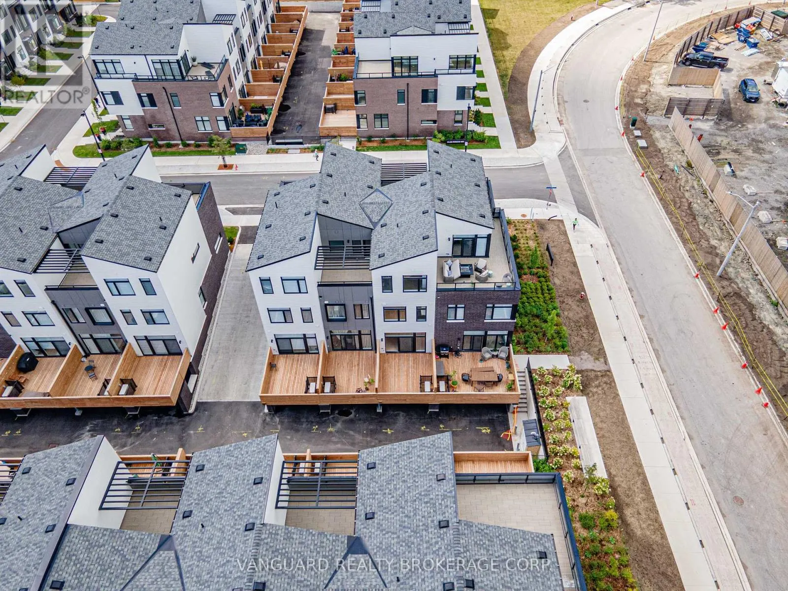 21 - 15 LOU PARSONS WAY