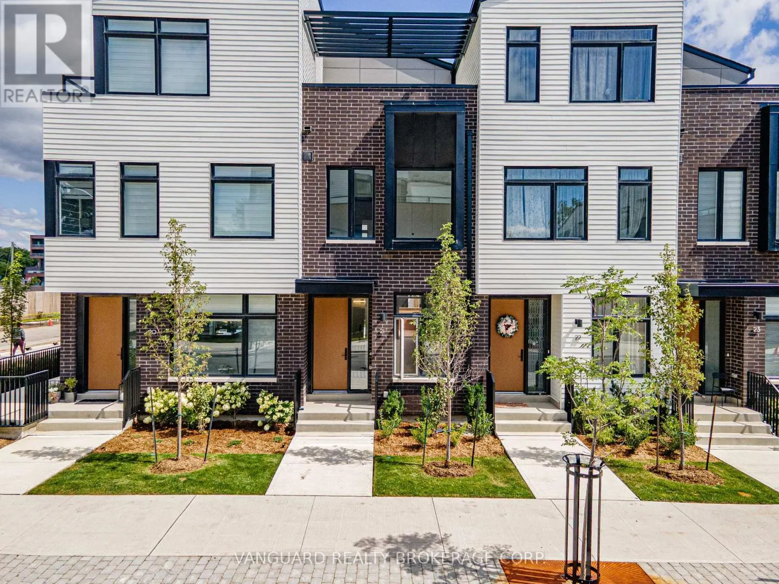21 - 15 LOU PARSONS WAY