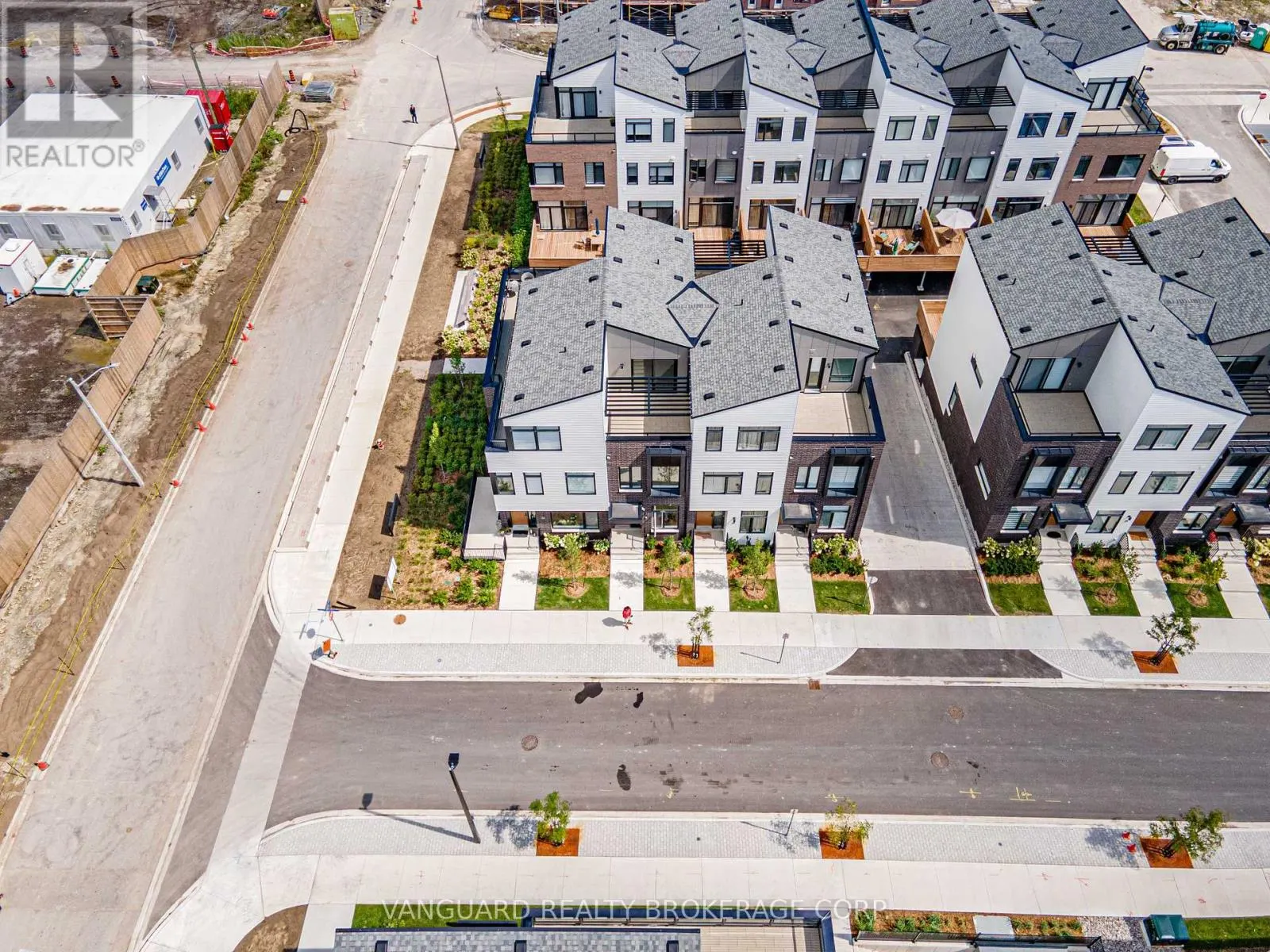 21 - 15 LOU PARSONS WAY