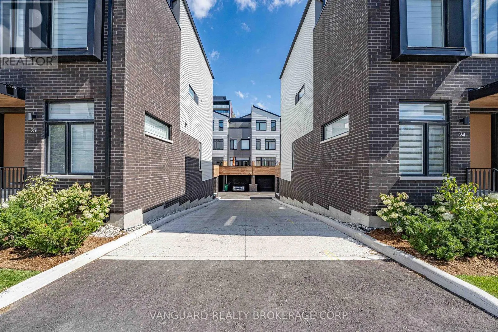 21 - 15 LOU PARSONS WAY