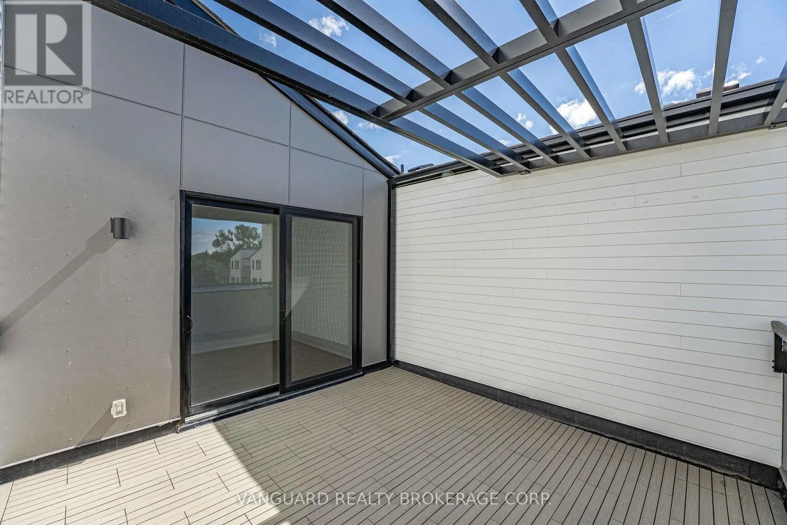 21 - 15 LOU PARSONS WAY