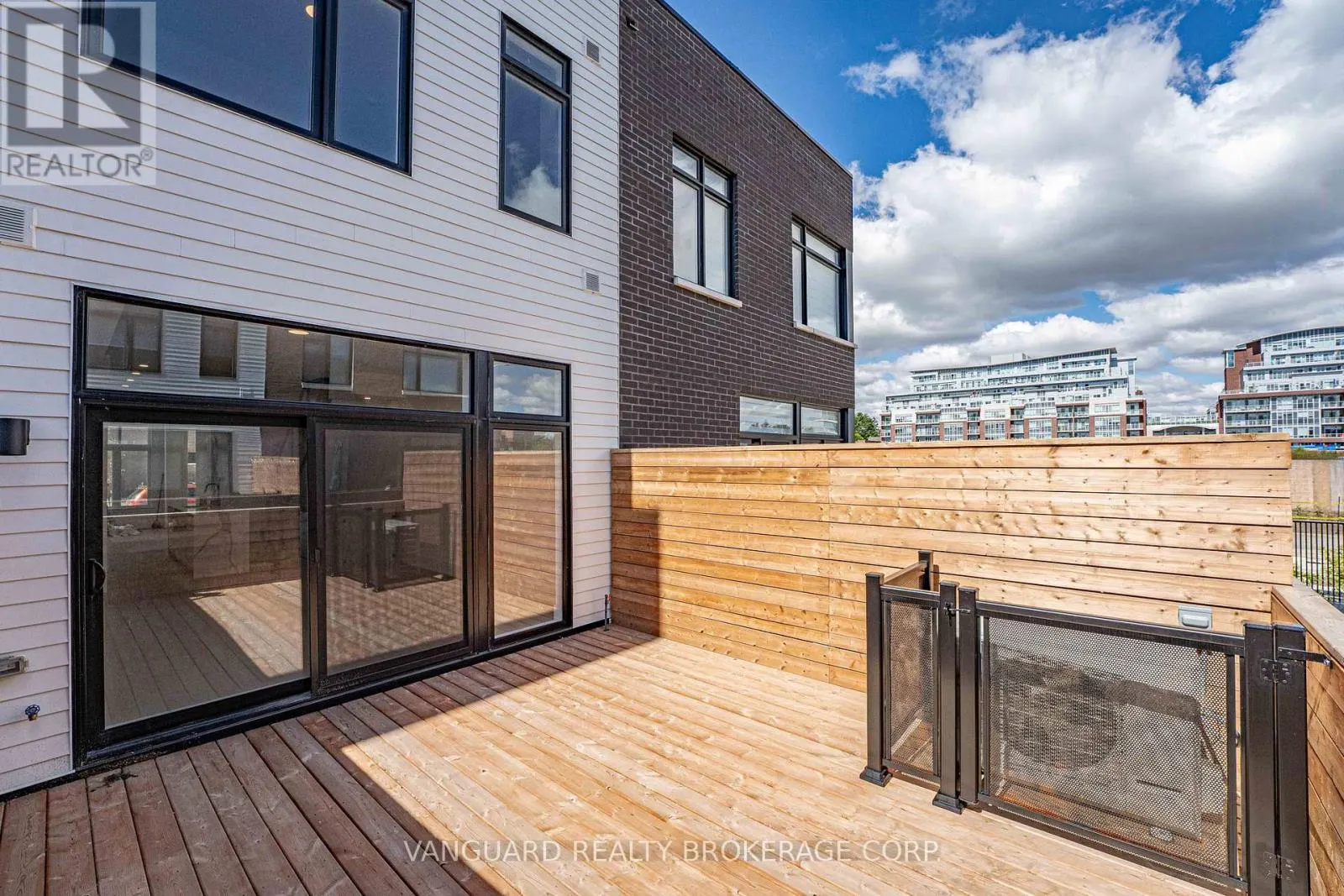21 - 15 LOU PARSONS WAY