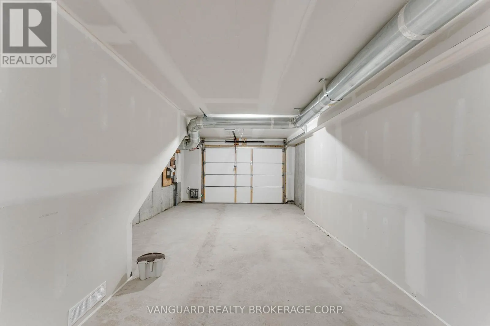 21 - 15 LOU PARSONS WAY