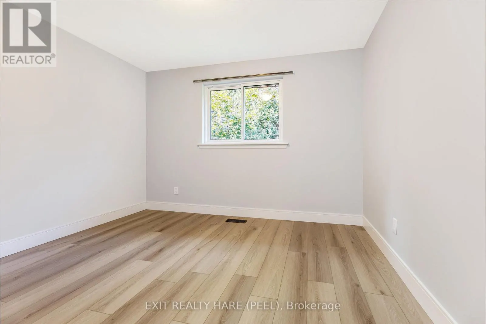 5 GARSIDE CRESCENT