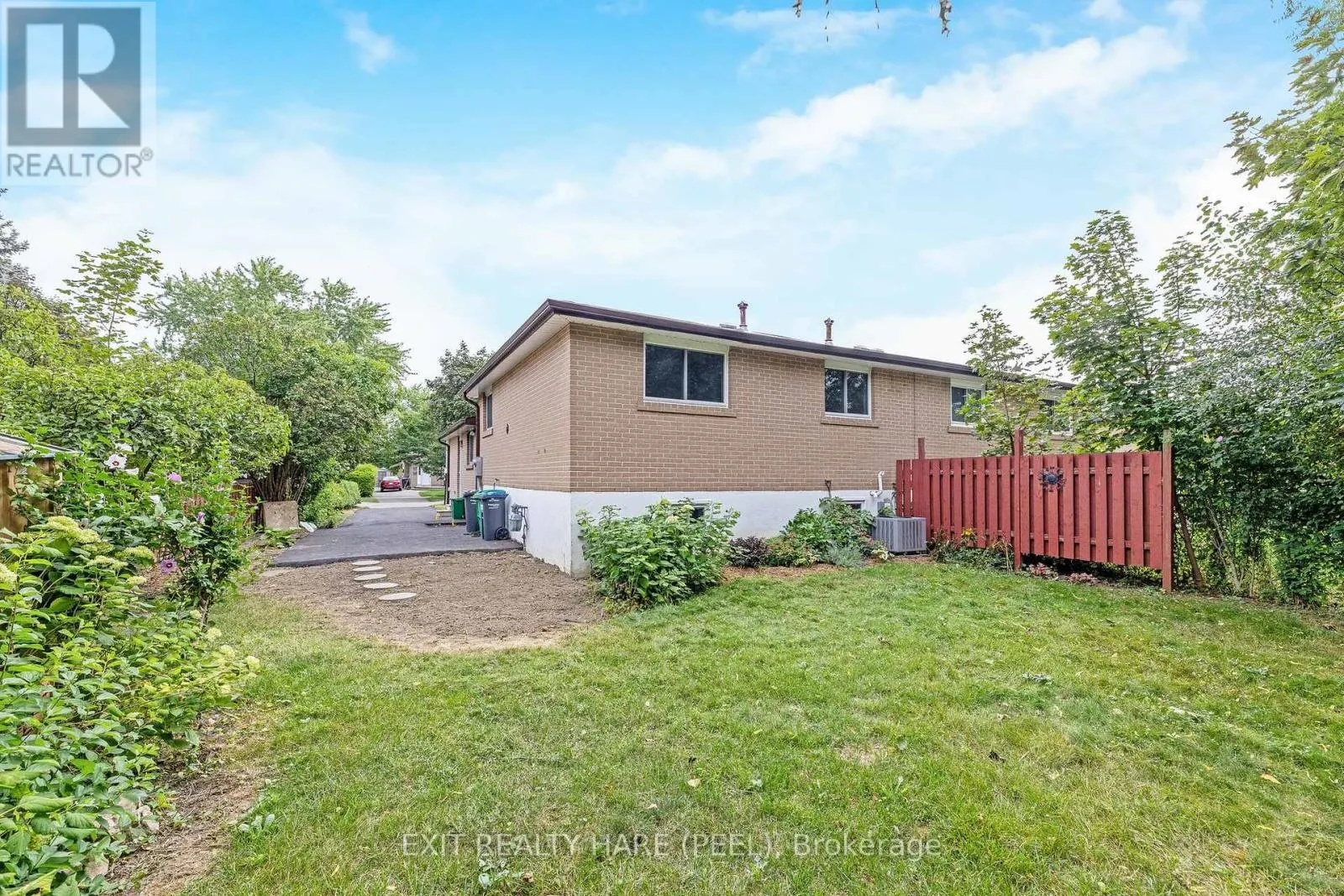 5 GARSIDE CRESCENT