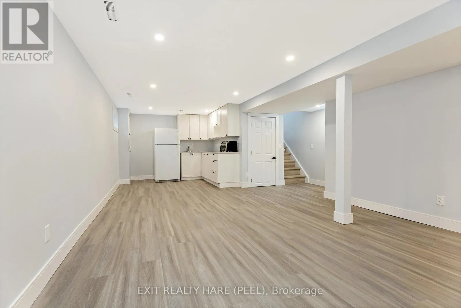 5 GARSIDE CRESCENT