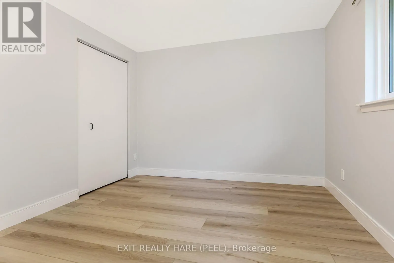 5 GARSIDE CRESCENT