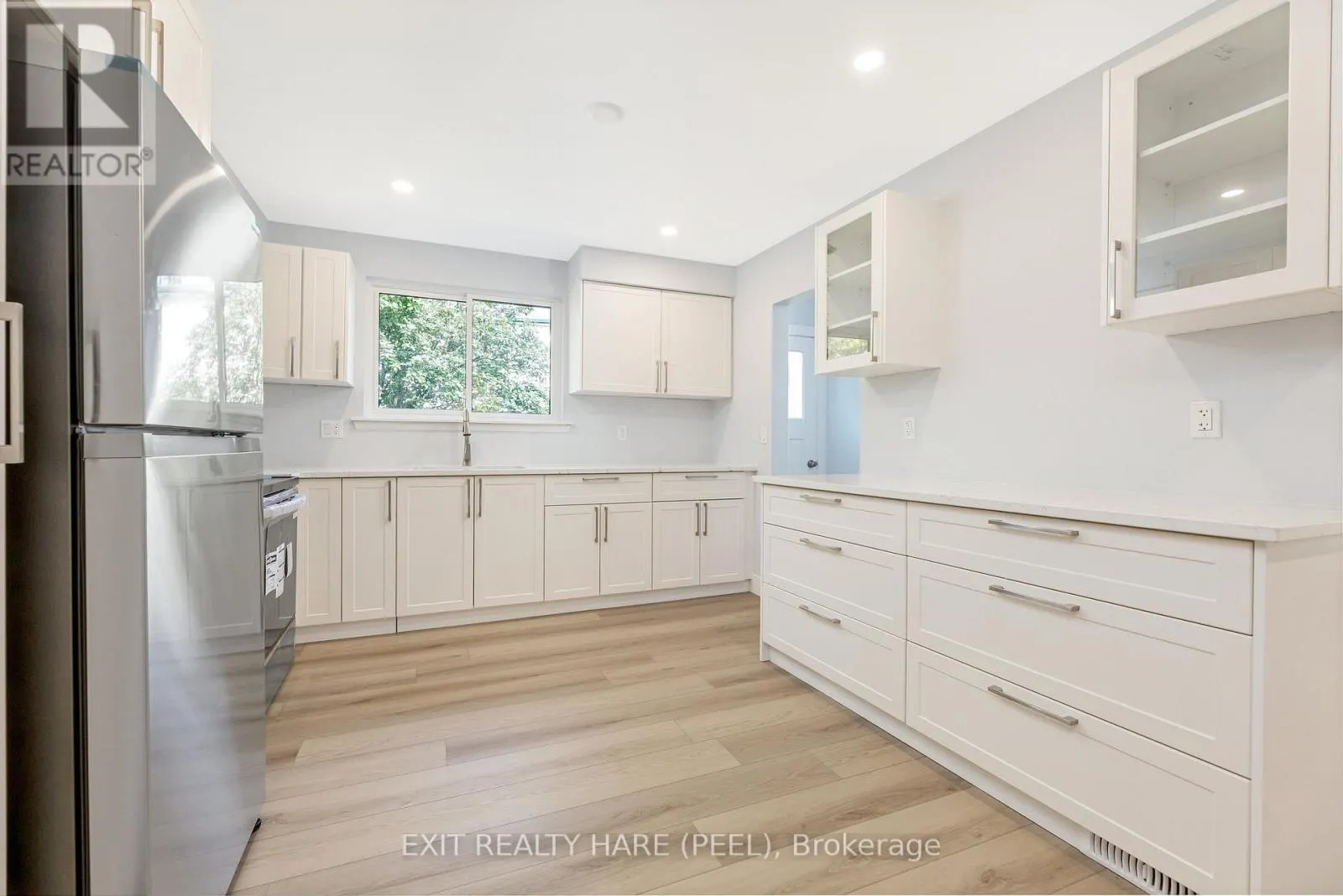 5 GARSIDE CRESCENT