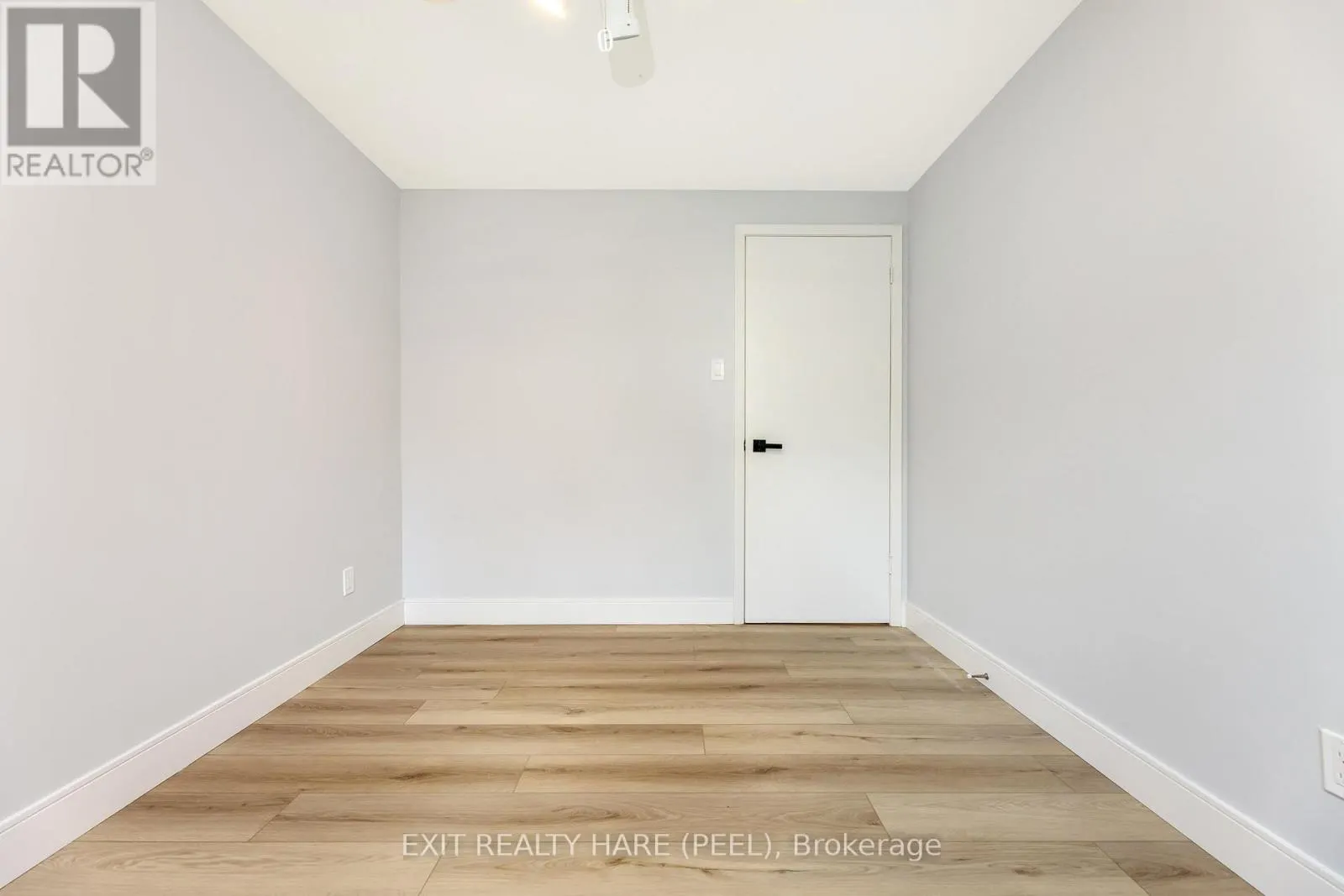 5 GARSIDE CRESCENT