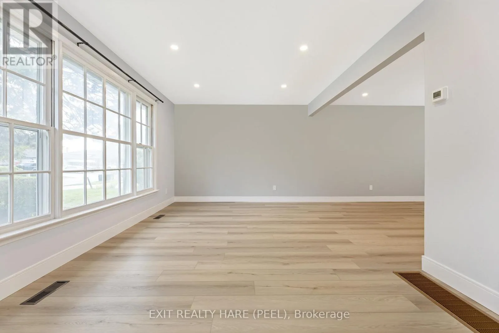 5 GARSIDE CRESCENT