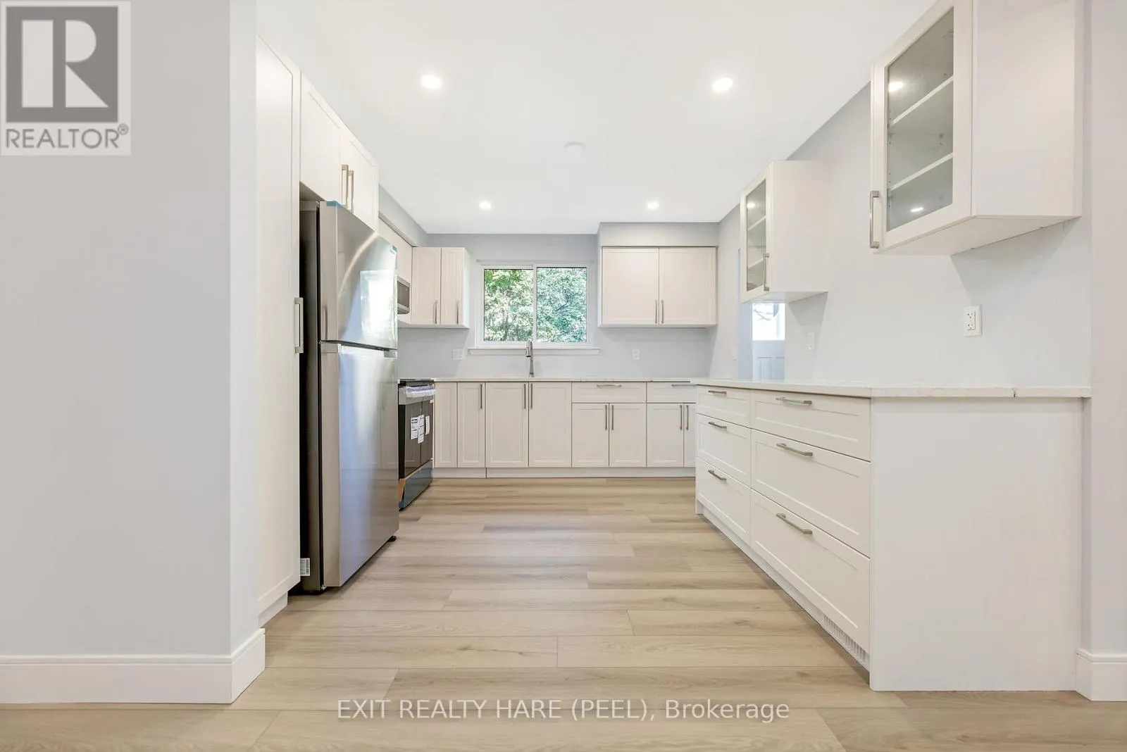 5 GARSIDE CRESCENT