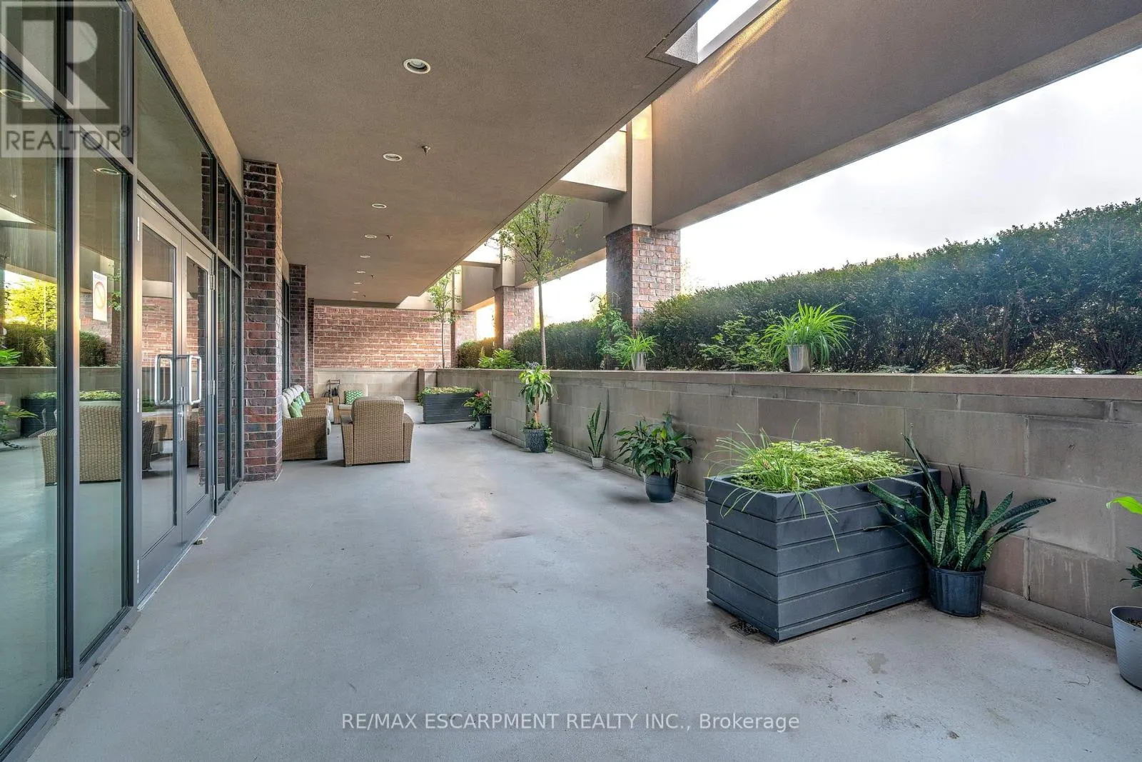 505 - 3563 LAKE SHORE BOULEVARD W